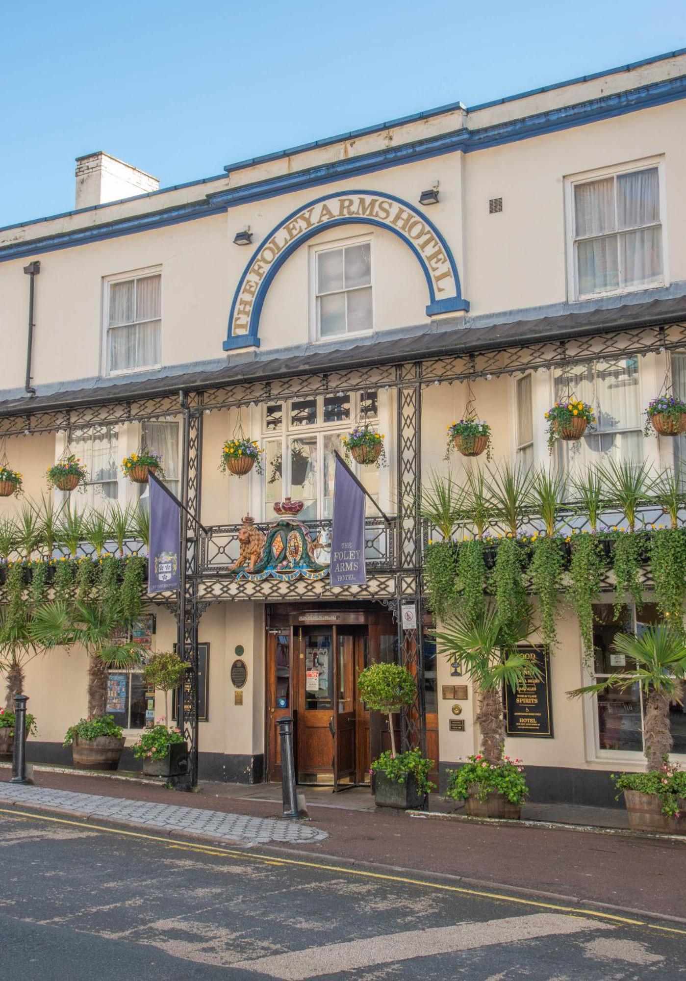 Foley Arms Hotel Great Malvern Extérieur photo