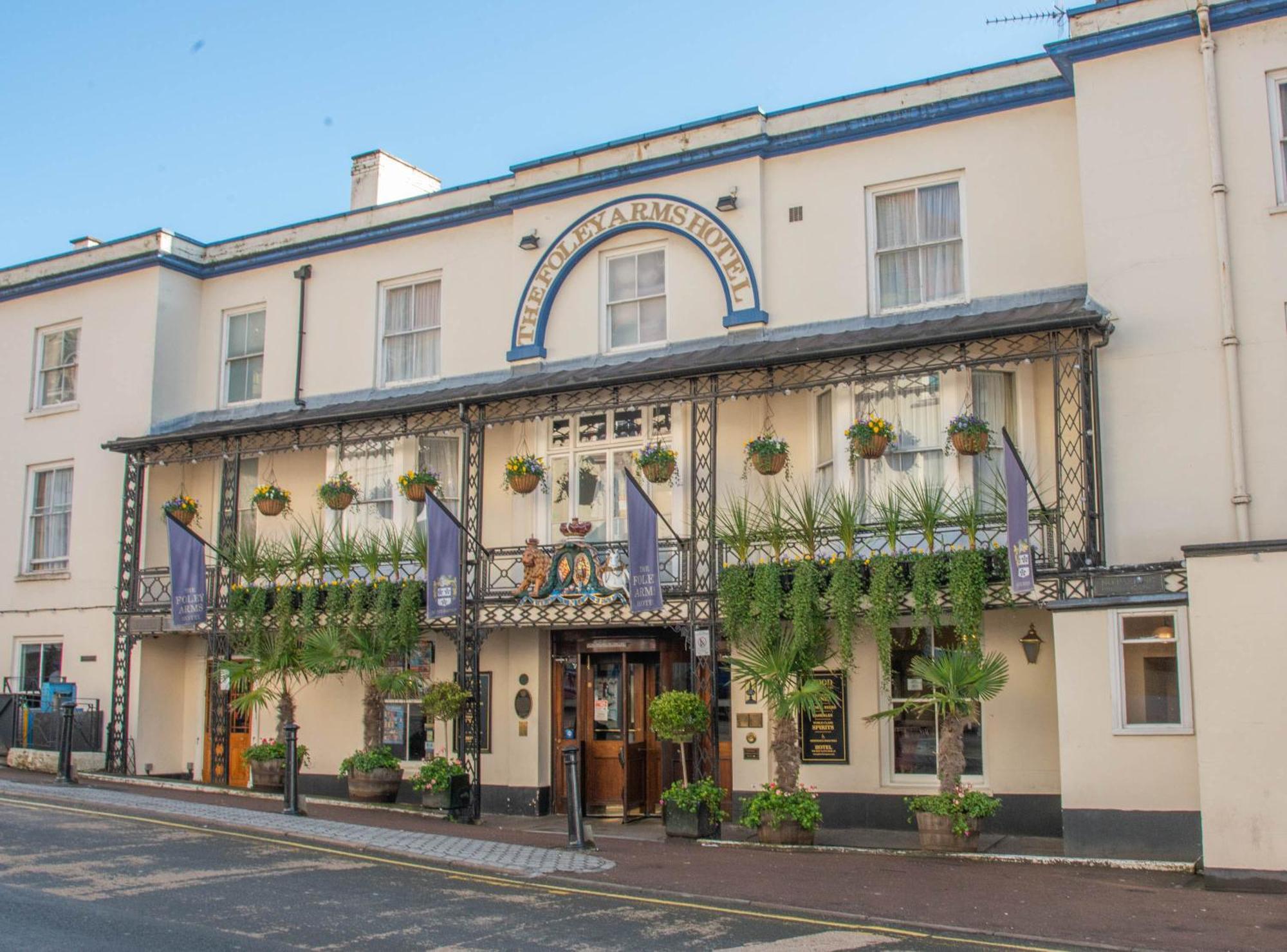 Foley Arms Hotel Great Malvern Extérieur photo